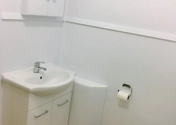 5 Beds Including 3 Double Beds 1 Double Or 2 Single Sofa Beds House At 22b Pererika St