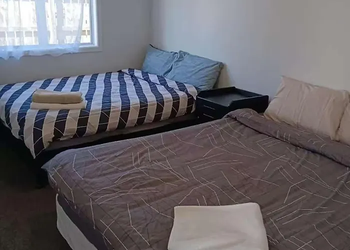Ferienhaus 5 Beds Including 3 Double Beds 1 Double Or 2 Single Sofa Beds House At 22b Pererika St *